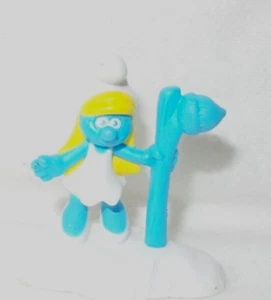 FIGURINE SCHTROUMPF LA SCHTROUMPFETTE McDONALD'S MAC DO HAPPY MEAL 2017 - Picture 1 of 3