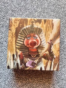 Springbok Mini Jigsaw Puzzle 7" New Sealed Miss Piggy Queen Of Nile 79 Muppet S1 - Picture 1 of 8