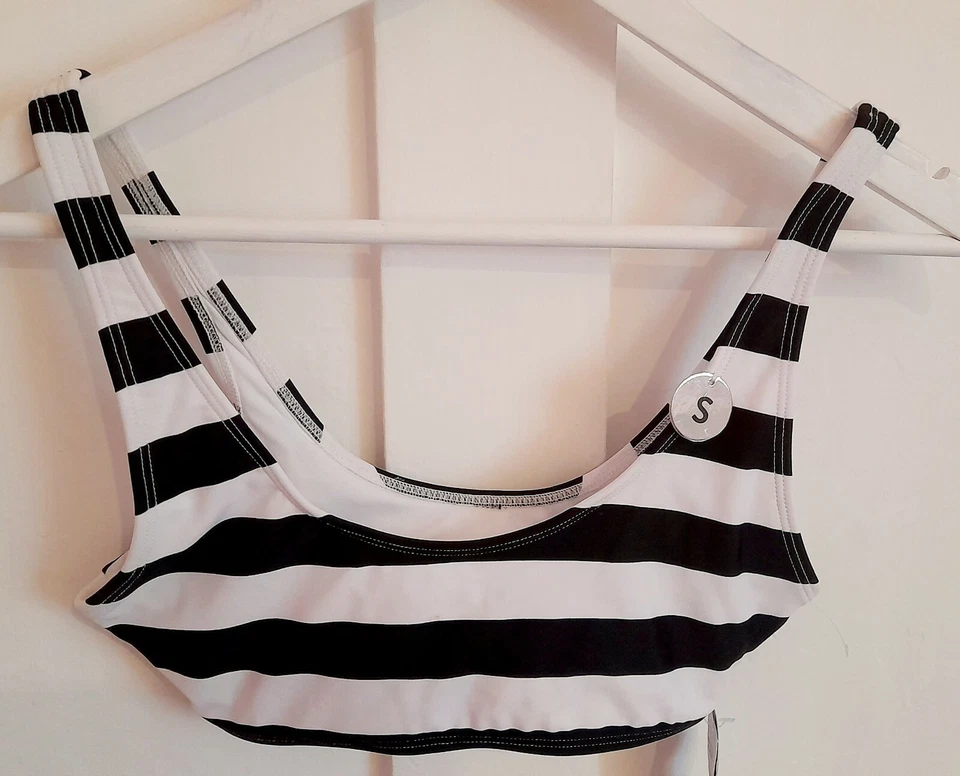 ADORABLE FOREVER21 WHITE BLACK STRIPED BIKINI TOP BRAND NEW WITH TAGS SIZE SMALL - Image 1 of 1