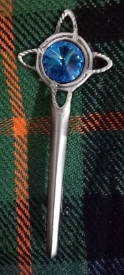 LION OF SCOTLAND Keltischer Knoten Kilt Pin himmelblau Stein silber antikes Finish schottische Stifte Brosche