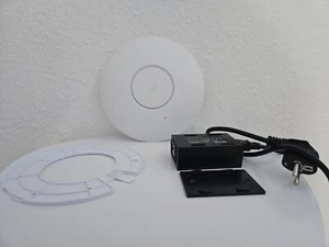 Ubiquiti UniFi AP AC PRO UAP-AC-PRO Accesspoint inkl. Injektor und Wandhalterung - Bild 1 von 6