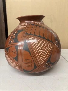 10” SIGNED MIGUEL BUGARINI MATA ORTIZ POTTERY - Picture 1 of 5