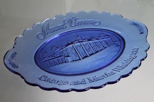 Placa de jabón ovalada Avon vidrio azul cobalto montaje Vernon George & Martha Washington - Imagen 1 de 3