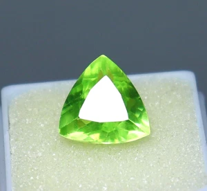 Trillion Cut Peridot Certified AAA+ 8.30 Ct Loose Gemstone Halloween Offer - Picture 1 of 6