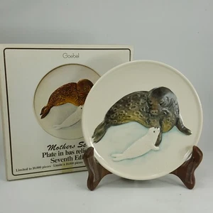 Goebel Mütter Serie Ringelrobbe mit Baby 3D Wandsammelteller 1981 XCHF3 - Bild 1 von 11