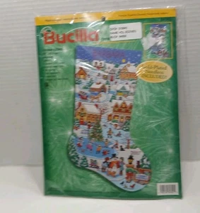 Bucilla Crewel Christmas Holiday Scenes 18” Stocking 84302 New Sealed  2000 - Foto 1 di 4