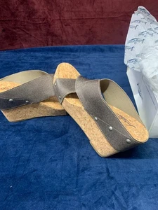 Women's Lucky Brand LK-Miller 2 Metallic Silver Sandal Size 8M (New) - Picture 1 of 9