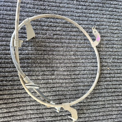 Cable de freno de mano/freno de estacionamiento SUZUKI FZ SWIFT R/H, se adapta 02/2011 - 06/2017 Foto 1 de 4