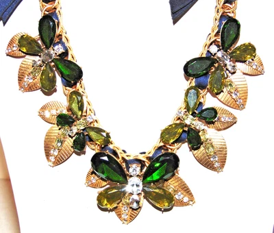 Collar Mariposa Firmado ANN TAYLOR Estrás Verde Cristal Distintivo Joyería Foto 1 de 4