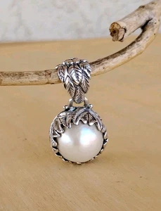 Sarda by Janyl Sherman Handmade Bali Sterling Mabe Pearl Leaf Pendant 1.31" L - Picture 1 of 23