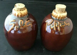 Vintage HULL Pottery Oven Proof BROWN DRIP Salt and Pepper Shaker Set with Corks - Picture 1 of 3