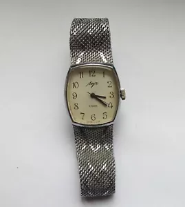 Hermoso reloj soviético vintage LUCH hecho en la URSS años 70 - Imagen 1 de 9