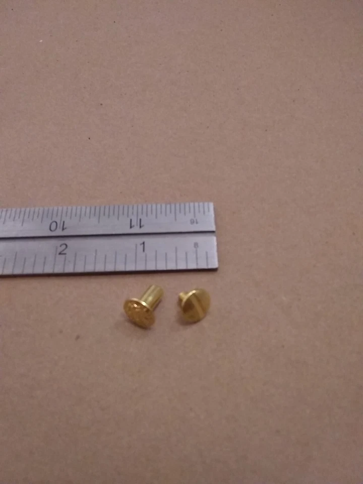 Tornillos Chicago con cabeza floral de latón macizo de 3/8"  Foto 1 de 3