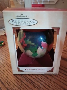 2002 Hallmark " Christmas Floral " Holly Keepsake Glass Ball Ornament QX2963 - Picture 1 of 9