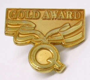 Gold Award Anstecknadel Vintage Achievement Band mit Q Medaille goldfarben - Bild 1 von 6