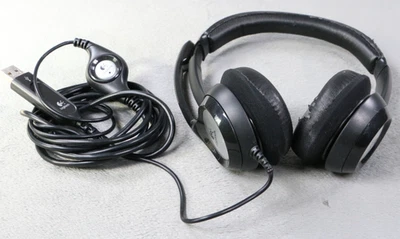 Fone de Ouvido Logitech USB com Microfone On-Ear PC Laptop Fones de Ouvido Controle de Volume Preto - Imagem 1 de 4