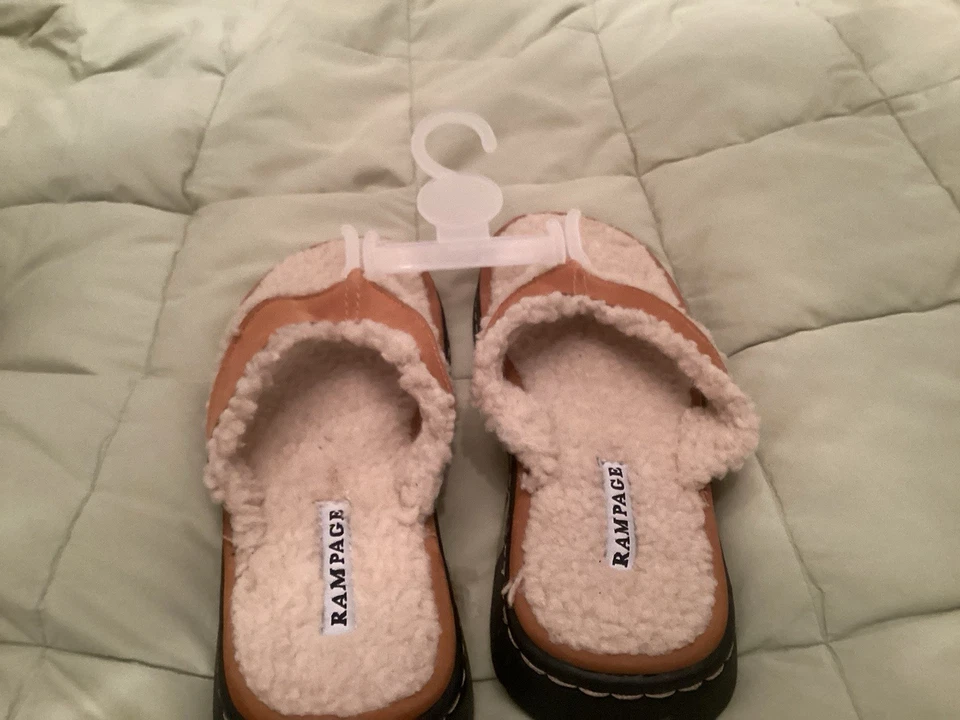 Sandalias chanclas Rampage FUZY para mujer talla 8 1/2 gamuza cuero imitación piel tostadas Foto 1 de 3