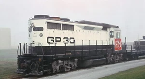 EMD GP30 demonstrator 5639 on October 6, 1962 5 x 7 Photo - Picture 1 of 1