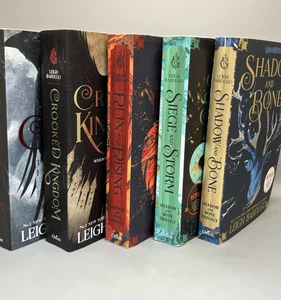 Leigh Bardugo Six of Crows Duology & Grishaverse Trilogy Shadow & Bone Paperback - Imagen 1 de 18