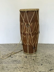 Tambor de mano tradicional Dholak de dos caras de madera con eslinga de cuerda de colección - Imagen 1 de 7