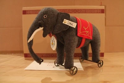 Steiff 420115 "Filzelefant auf Rädern 1914"  - Bild 1 von 4