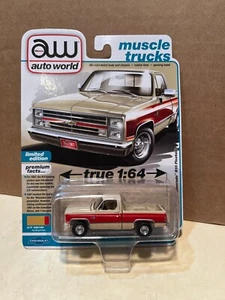 1/64 AUTO WORLD MUSCLE TRUCKS 1987 CHEVROLET SILVERADO R10 FLEETSIDE RED & TAN - Picture 1 of 2