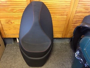 Original Piaggio Beverly 300 - 400 HPE Saddle from 2022 New Type 1B010160R00C2 - Picture 1 of 4