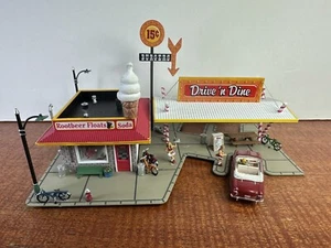 HO Scale BR5029 Drive 'n Dine Woodland Scenics Built & Ready Lighted Building - Picture 1 of 18