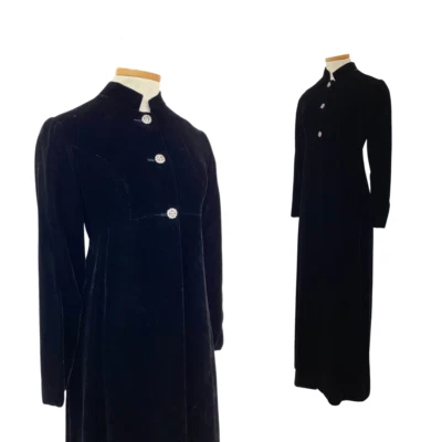 Vtg 60s Midnight Black Velvet Old Hollywood Glamour Floor Length Opera Jacket - Image 1 of 4