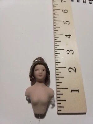 娃娃头和箱子 — 第 1/4 张图片