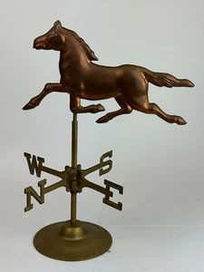 Antiguo soporte de mesa para caballo trote veleta de cobre y latón 15" H - Imagen 1 de 5