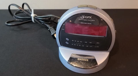 GPX D515 Am/Fm Digital Clock Radio Gray Tested Cover