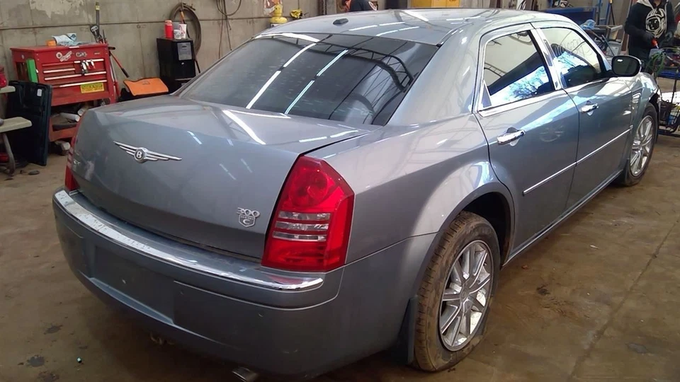 (LOCAL PICKUP ONLY) Driver Left Front Door Fits 05-10 300 6836259 Foto 1 de 4