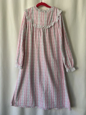 Lanz Of Salzburg Girls Pink Heart Flannel Nightgown Size 7/8 - Image 1 of 4