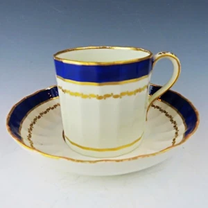 Lata y platillo de café de porcelana Derby inglés período Duesbury marca Puce 1782-1800 - Imagen 1 de 10