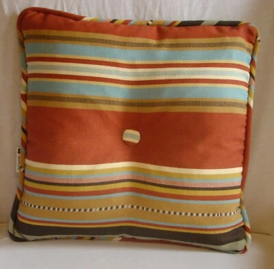 Almohada decorativa Hiend Accents multicolor a rayas 17"X17" llena de plumas  Foto 1 de 4