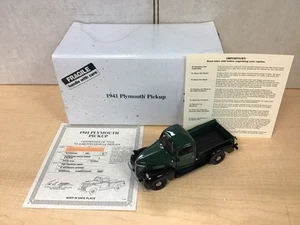 Danbury Mint 1941 Plymouth Pickup grün & schwarz Maßstab 1:24 BOX Titel LESEN - Bild 1 von 17