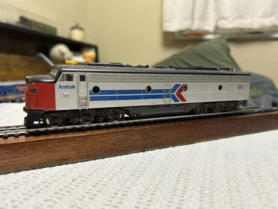HO Model Power Amtrak EMD E9 Diesel Locomotive #120 - (TESTED) - Image 1 of 4