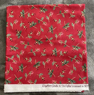 Tela roja Wilmington Prints Daydream Garden Roses 1 yarda X 43 pulgadas de ancho Foto 1 de 4