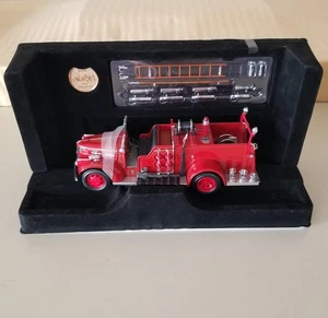 Road Signature Diecast 1:24 1941 GMC Firetruck w/Gold Coin & Certificate  - Picture 1 of 13