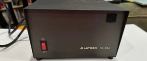 ASTRON RS-20A Liniowy zasilacz AC-DC, 13,8 VDC, 20A Max 16A ciągły - Zdjęcie 1 z 8