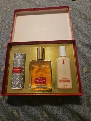 Vntg Mary Chess 挂毯礼品套装滑石和身体霜。 — 第 1/4 张图片