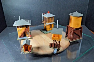 Lot of HO Scale Trackside Buildings Water Elevated Gate Tower Shed 2 - Picture 1 of 8