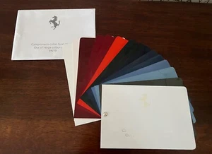 Libro campioni Ferrari fuori gamma colori con busta - depliant proprietario concessionario - Foto 1 di 2