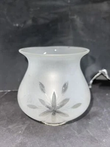Antigua pantalla de gas de vidrio esmerilado con instalador de 2 1/4 - Imagen 1 de 12
