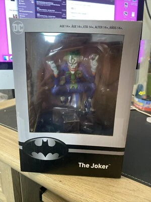 The Joker DC Comics Jim Lee Estatua ThinkGeek GameStop Crónica Sin Caja Foto 1 de 4