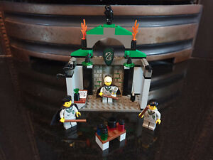 HARRY POTTER LEGO (4735) SLYTHERIN COMMON ROOM - 99% COMPLETE - NO BOX OR MANUAL