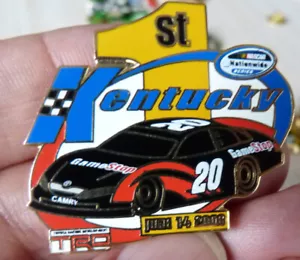 PIN'S COURSE USA NASCAR CUP SERIES TOYOTA TRD KENTUCKY 2008 EGF MFS - Foto 1 di 3