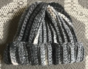 HANDARBEIT WOLLMÜTZE BEANIE handgehäkelt aus RELLANA 53% SCHURWOLLE schwarz grau - Bild 1 von 7
