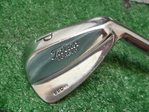 Schöner Titleist Forged 690.MB Pitching Wedge Dynamic Gold R-300 Regular Flex + 1/2 - Bild 1 von 5